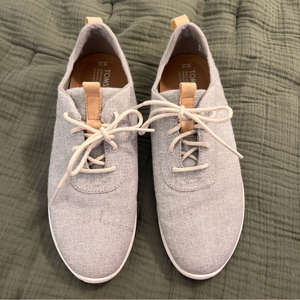TOMS Women's Light Gray Sneakers